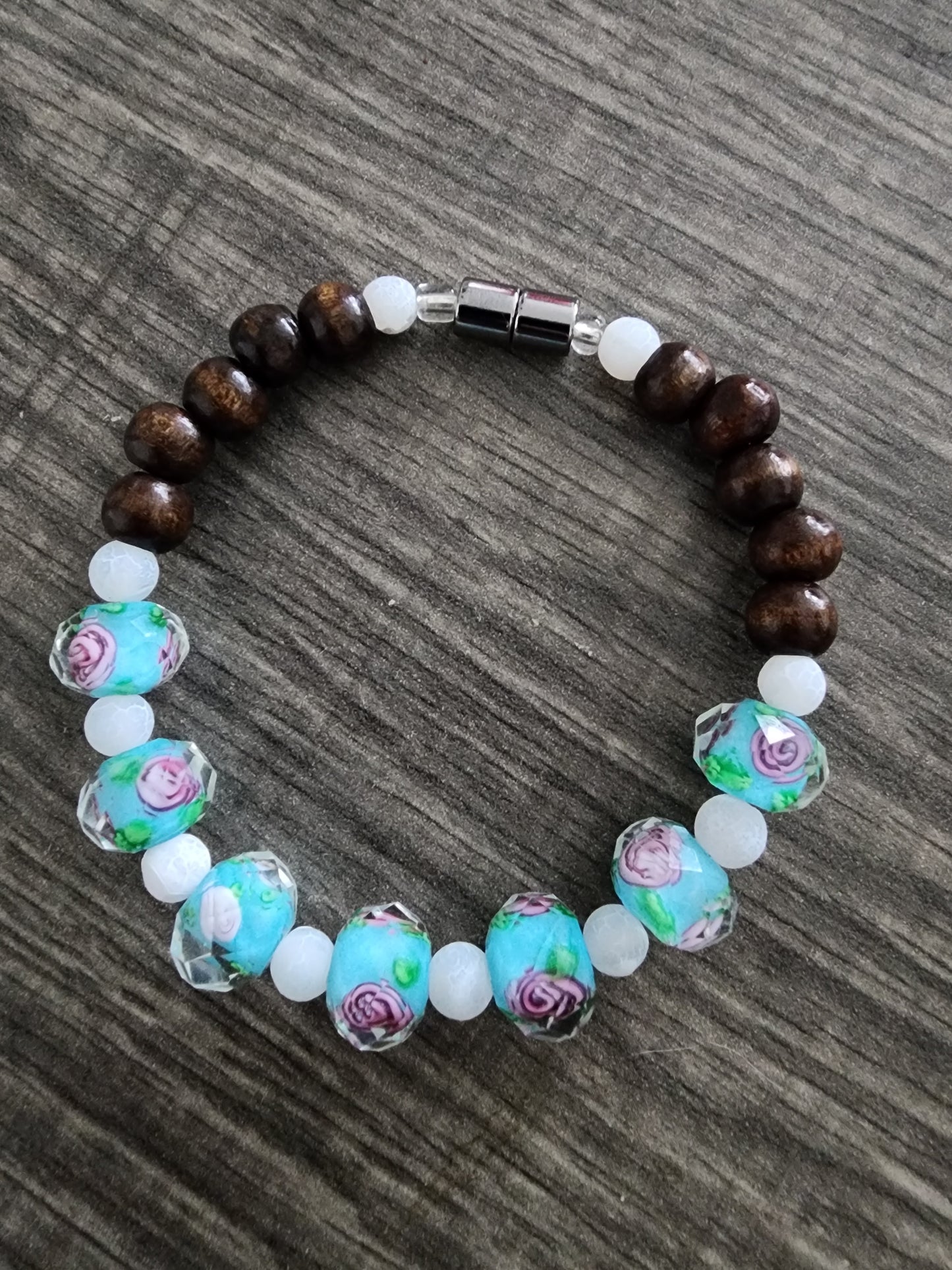8" Crushed White Agate and Rosebud Accented Bracelet